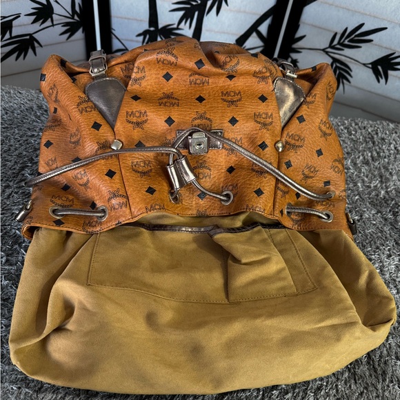 MCM Limited Edition Visetos made in Italy Drawstring Satchel/Crossbody bag - Picture 11 of 16